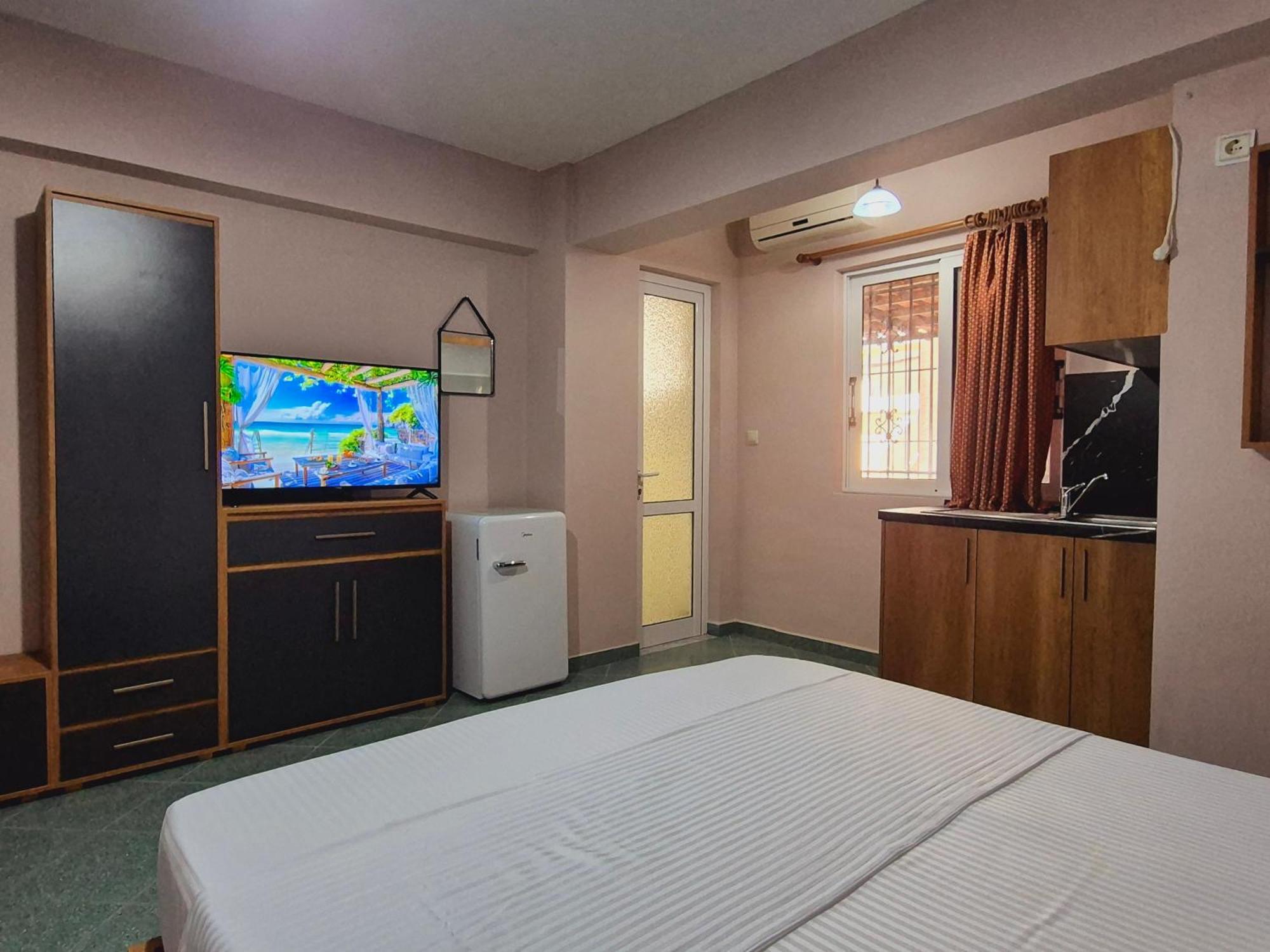Barca Rooms Sarande Bagian luar foto