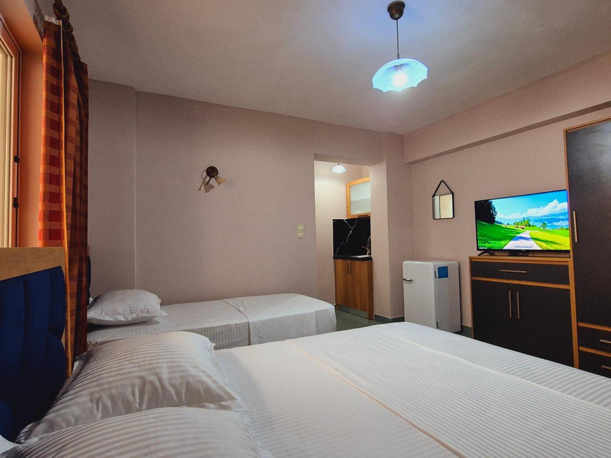 Barca Rooms Sarande Bagian luar foto
