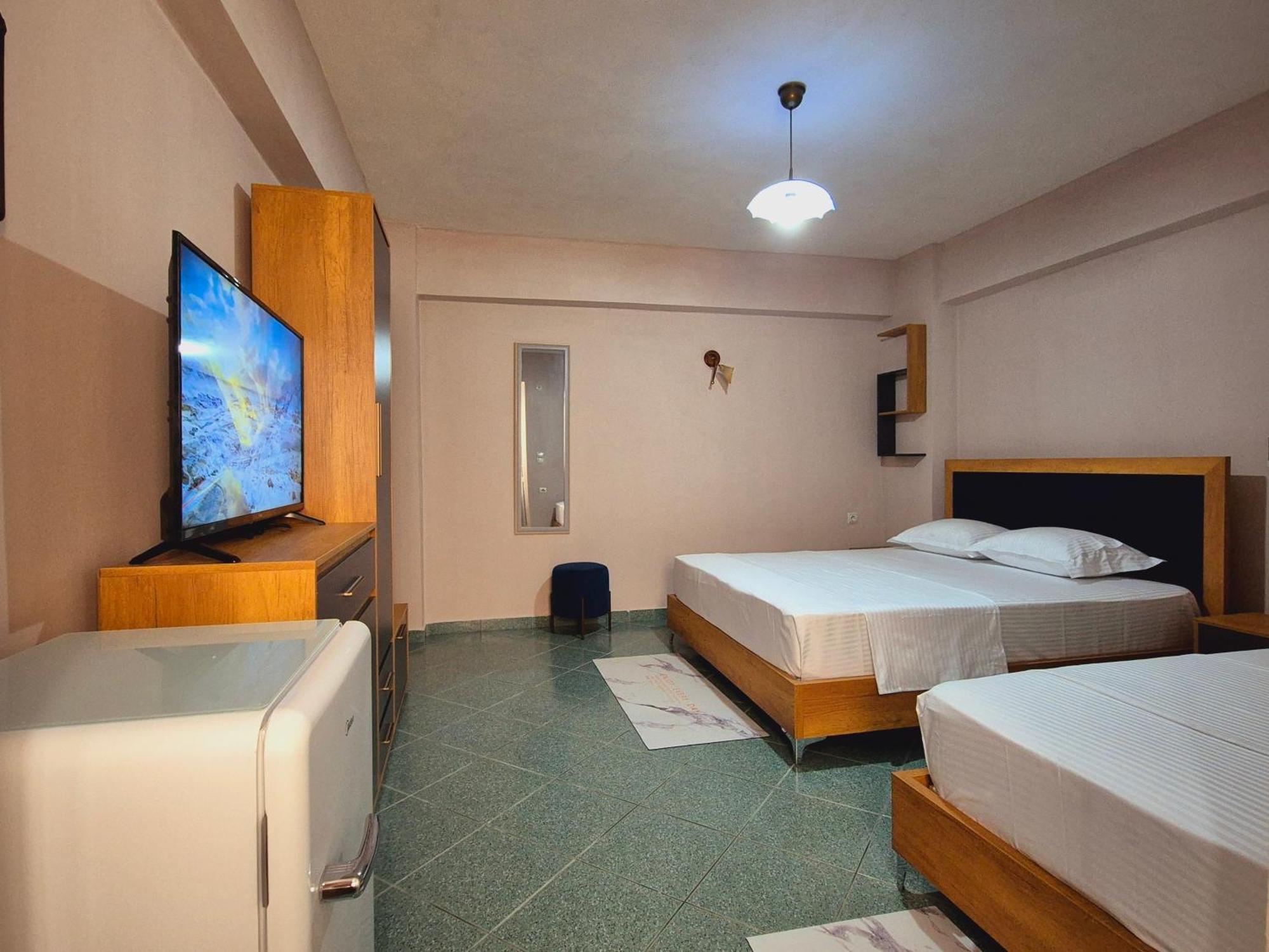 Barca Rooms Sarande Bagian luar foto
