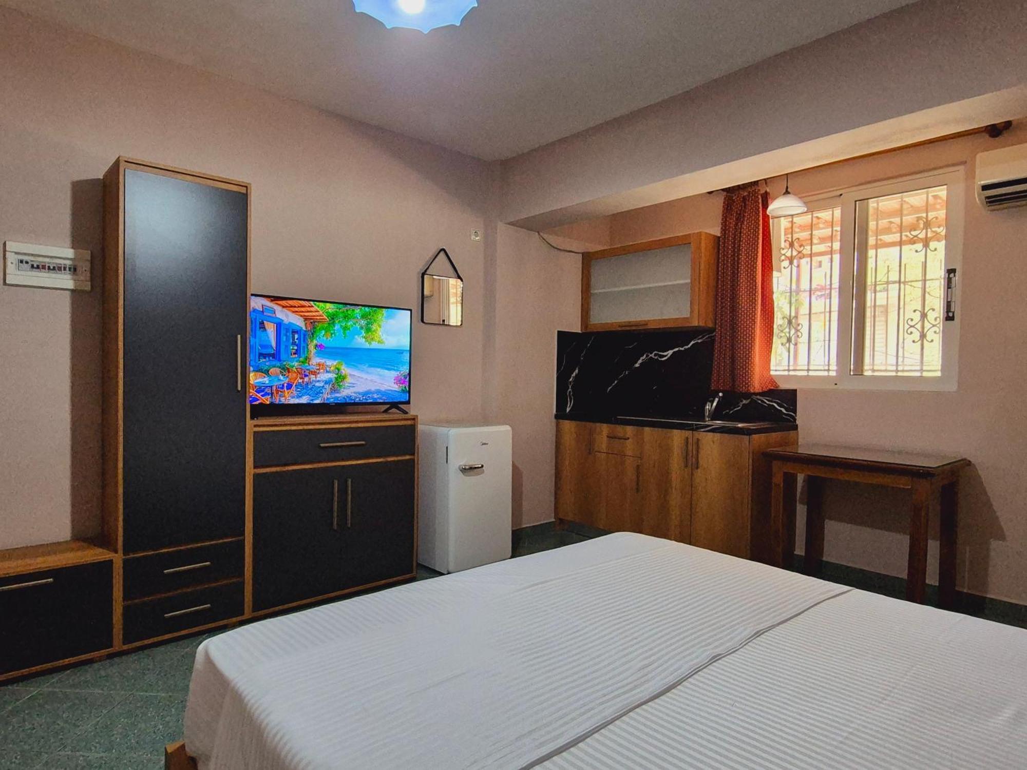 Barca Rooms Sarande Bagian luar foto