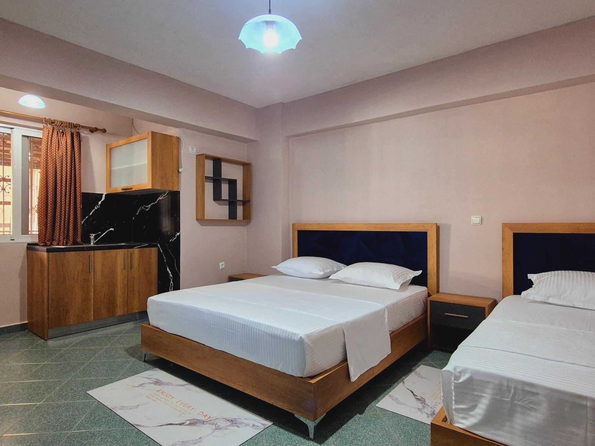 Barca Rooms Sarande Bagian luar foto