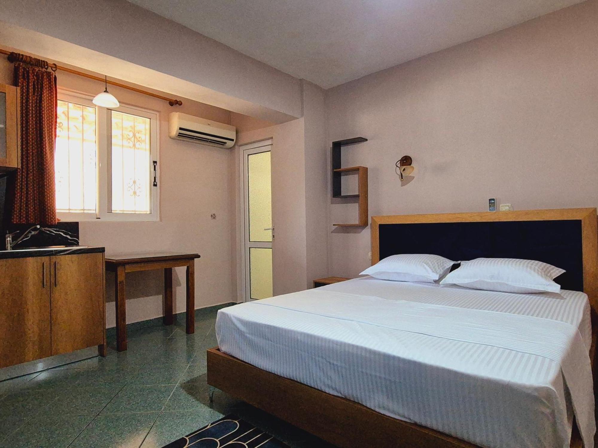 Barca Rooms Sarande Bagian luar foto