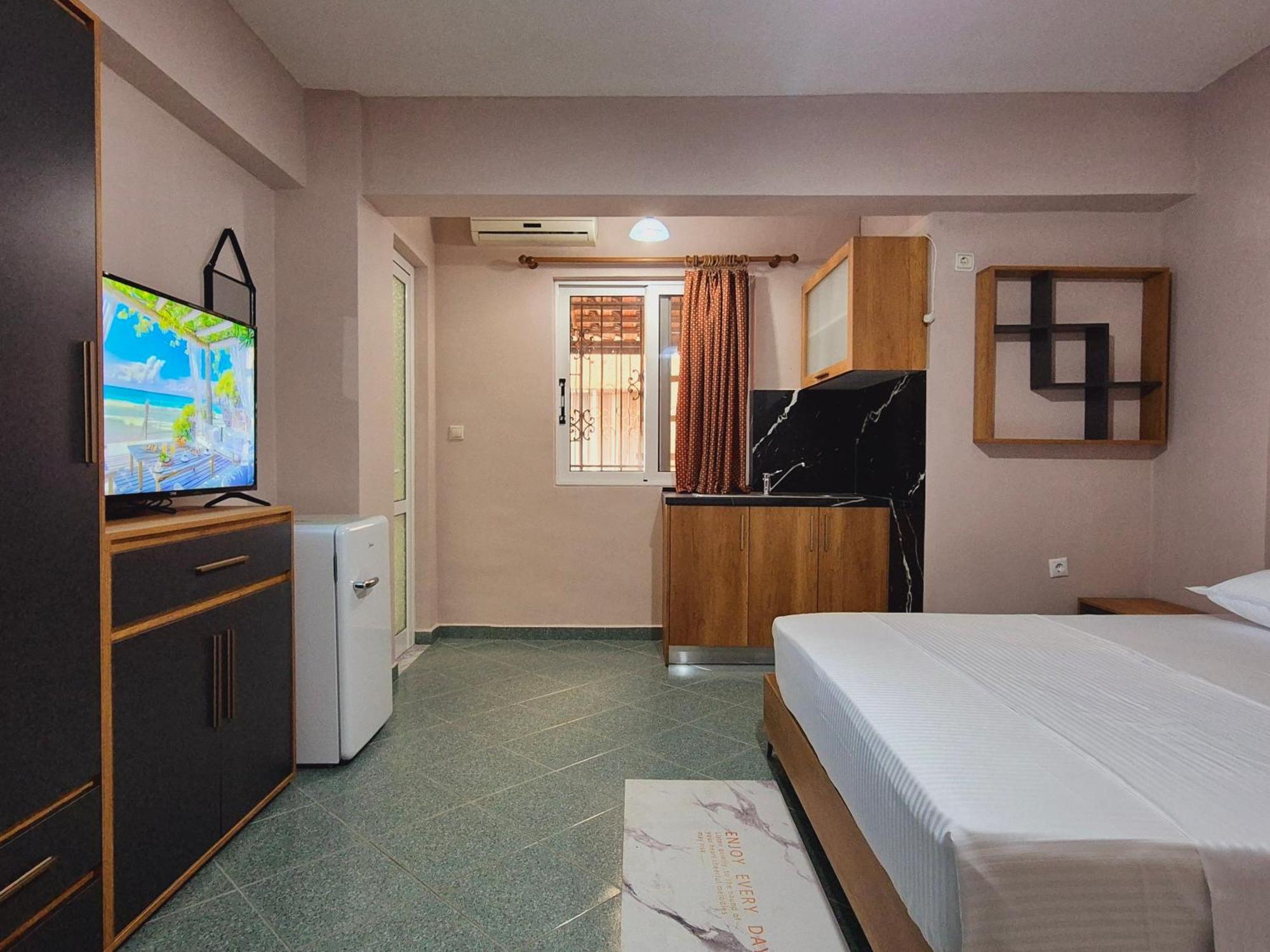 Barca Rooms Sarande Bagian luar foto